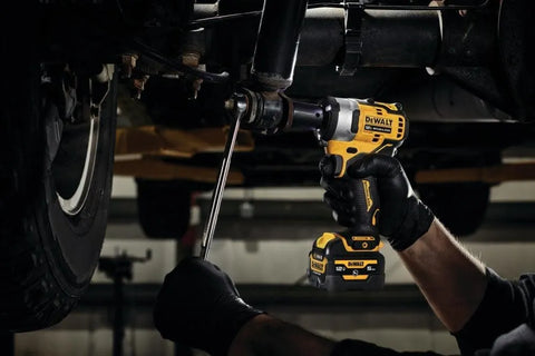 12V MAX 1/2IN IMPACT WRENCH KIT