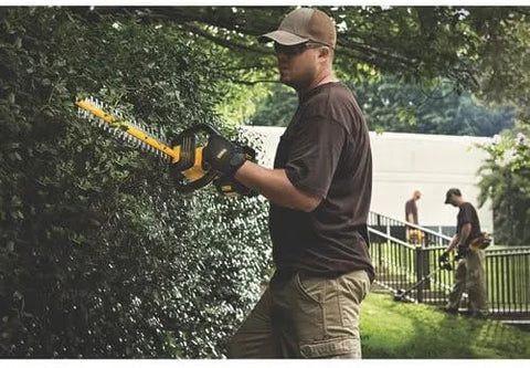 DEWALT 40V MAX* Cordless Hedge Trimmer, Lithium Ion, 4.0 Ah, 22-Inch (DCHT860M1)