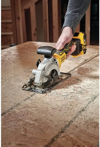 DEWALT ATOMIC 20V MAX* Circular Saw Kit, 4-1/2-Inch (DCS571P1)