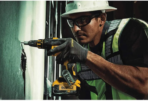 DEWALT DSV521-M Class 2 Heavy Duty Surveyor Vest Medium