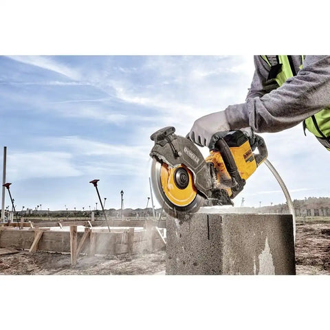 DEWALT Diamond Saw Blade, Concrete and Masonry Blade, Segmented, 9-inch (DW47924)