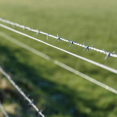 DeWALT – 4‑Point Barbed Wire Fence – 1320 Feet – 12.5 Gauge Galvanized Steel – for Ranch Fencing | Livestock Containment | Property Security