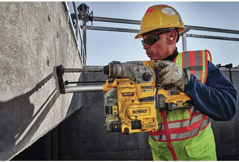 DEWALT Onboard Rotary Hammer Dust Extractor for 1-1/8-Inch SDS Plus Hammers (DWH304DH)