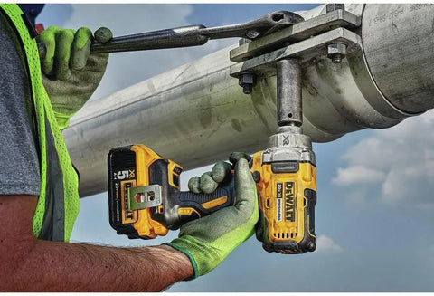 DEWALT 20V MAX* XR Impact Wrench Kit, Hog Ring Anvil, 1/2-Inch (DCF894HP2)