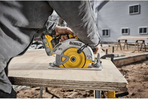 DEWALT 7 1/4 Circular Saw Blade, 10 Pc. Pack, 24 Teeth 5/8 in Arbor Size, Tungsten Carbide Tipped Saw Blades (DWA271424B10)