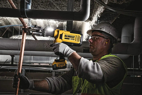 DEWALT 20V MAX* Pipe Crimping Tool Kit (DCE200M2)